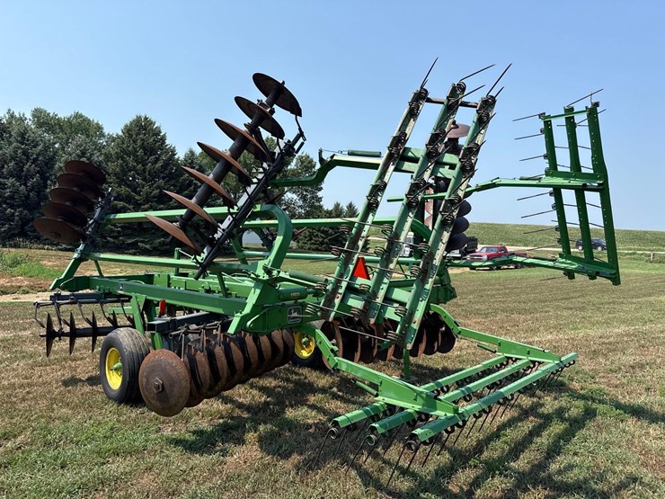john-deere-230-image-3