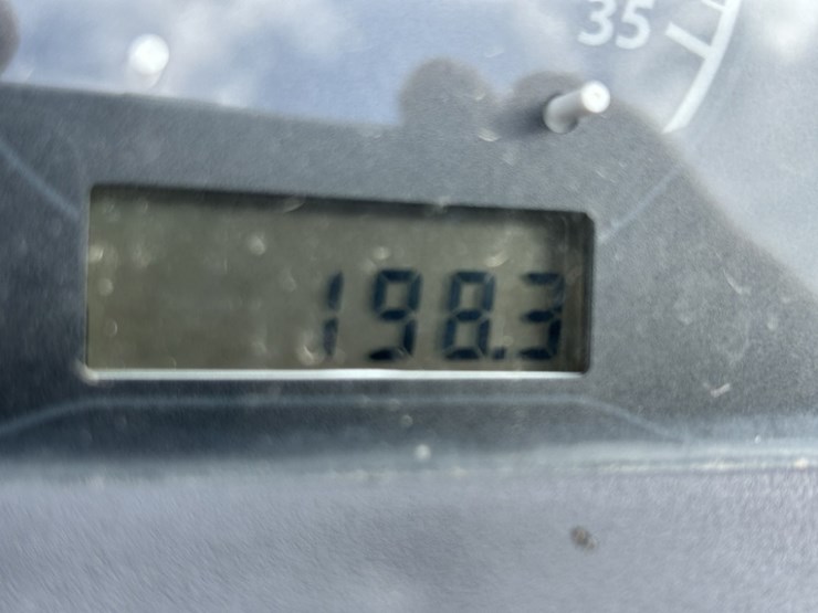 2021-john-deere-1025r-image-21