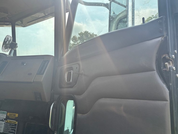 #2289-•-2006-peterbilt-tandem-axle-dump-truck-image-40