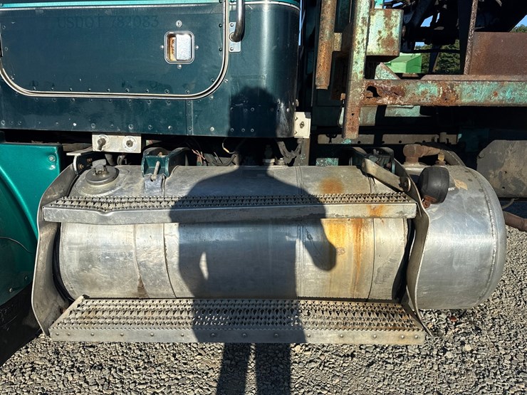 1998-peterbilt-378-image-28