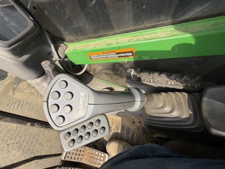 2011-deere-2454d-image-65