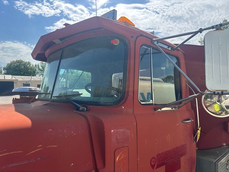 mack-rd690s-image-13
