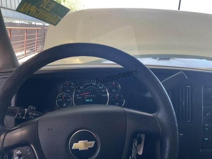 2015-chevrolet-express-3500-image-18
