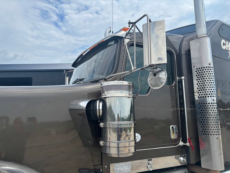 2012-kenworth-w900-image-10