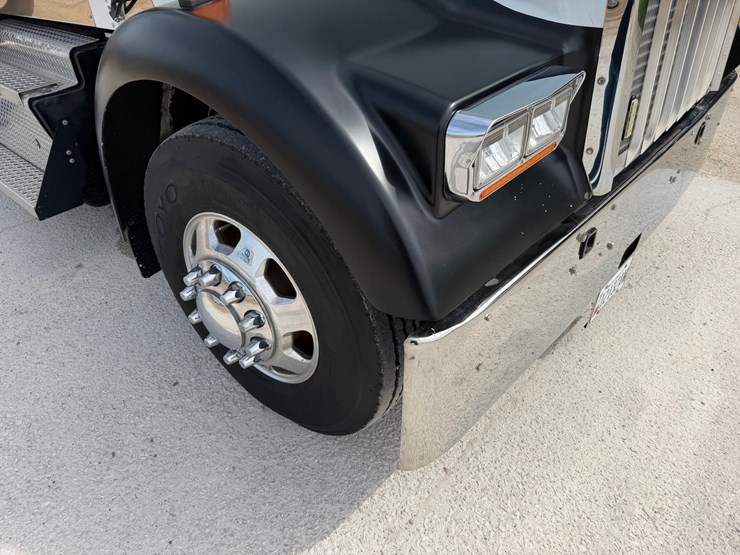 2016-kenworth-w900l-image-20