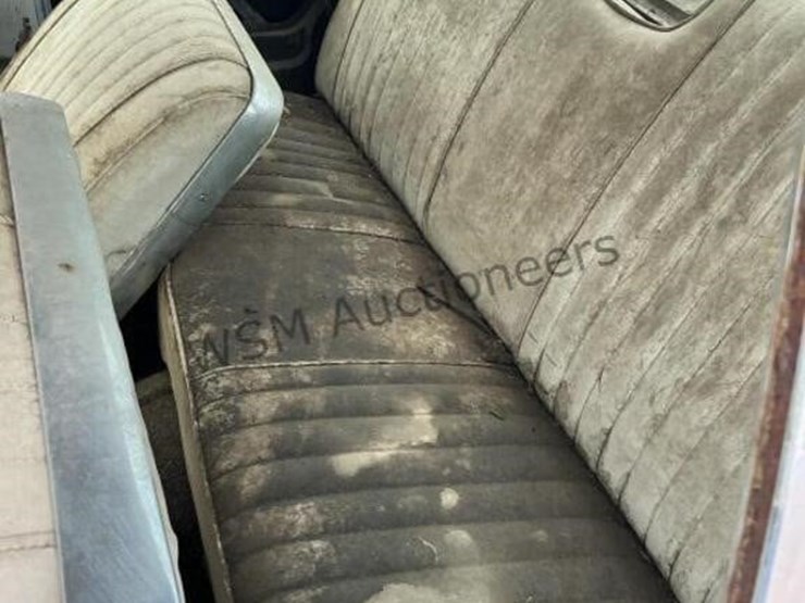 1965-chevrolet-impala-sdn-image-18