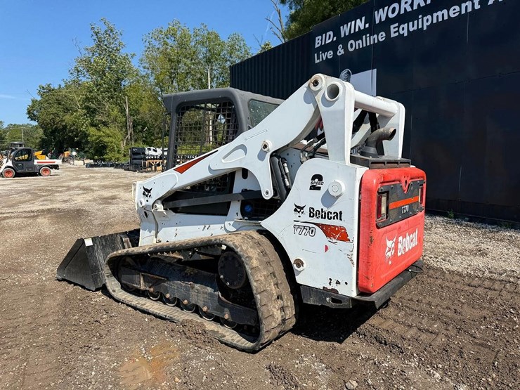 2017-bobcat-t770-image-2