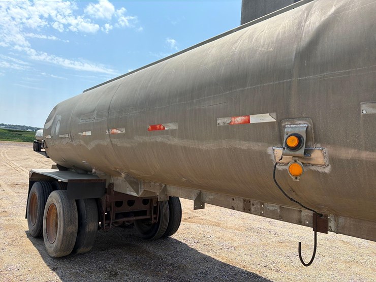 1959-fruehauf-tanker-image-9
