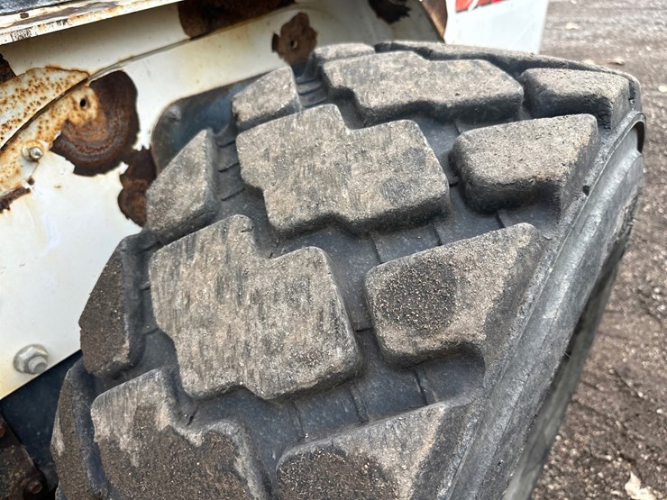2012-bobcat-s850-image-54
