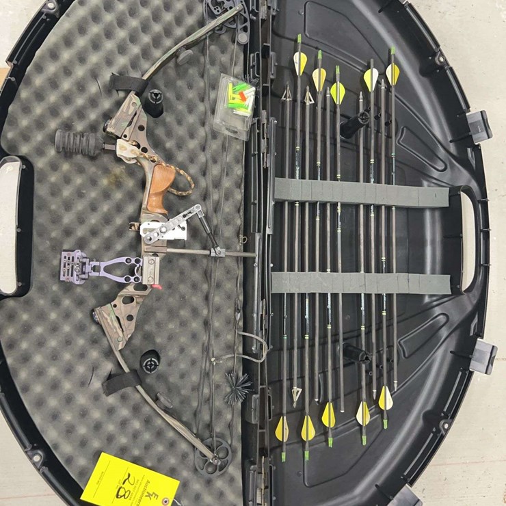 MATTHEWS COMPOUND BOW W/ ARROWS & CASE