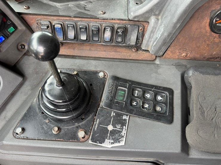 2016-mack-mru613-image-51