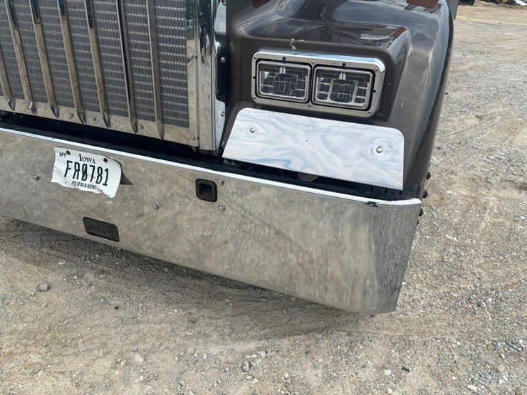 2012-kenworth-w900-image-21