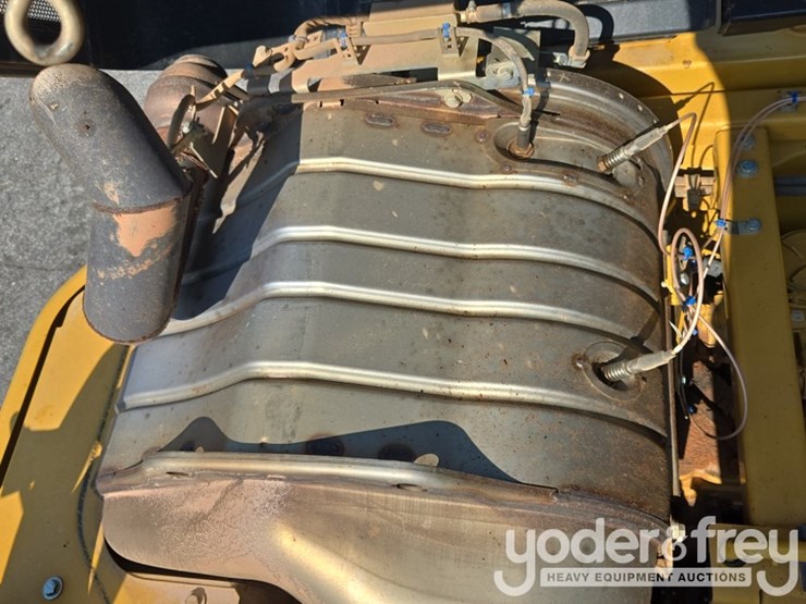 2019-caterpillar-335fl-image-35