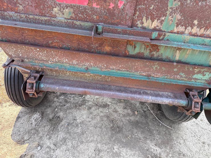 s&w-200-power-wagon-rear-unload-silage-wagon-image-17