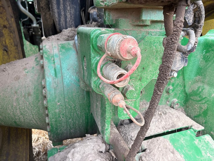2022-john-deere-640-image-46