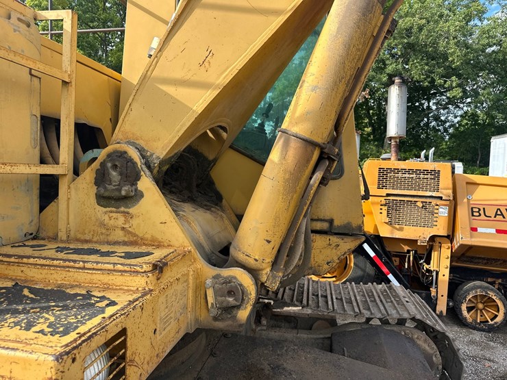 caterpillar-225d-lc-image-17