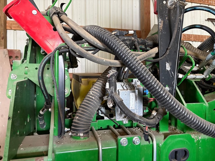 john-deere-1775-image-34