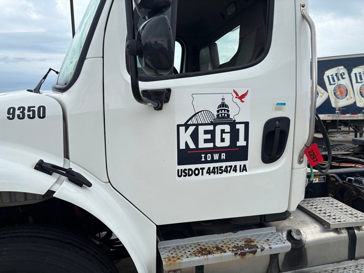 #2297-•-2017-freightliner-m2-single-axle-day-cab-truck-tractor-image-11