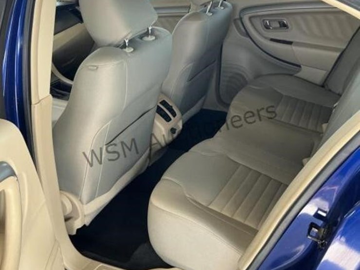 2015-ford-taurus-sdn-image-24