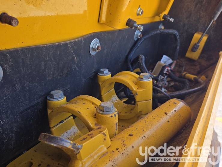 2018-deere-850k-lgp-image-35