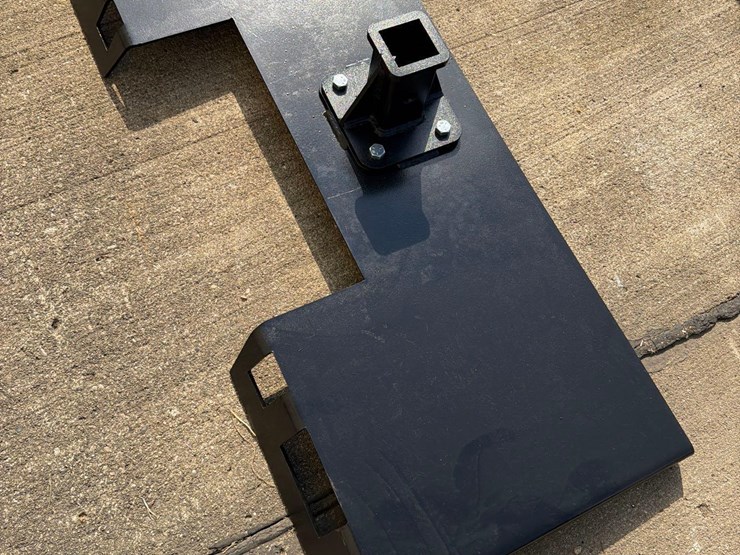 heavy-duty-skidloader-receiver-hitch-back-plate-image-5