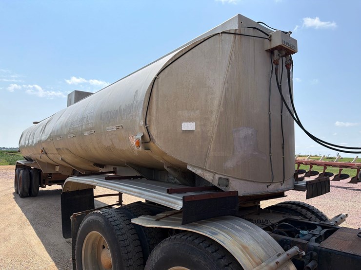 1960-fruehauf-tanker-image-17