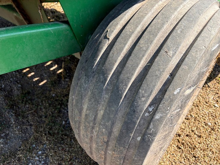 john-deere-338-image-33