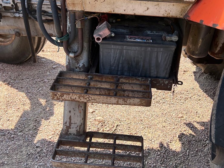 massey-ferguson-2705-image-27
