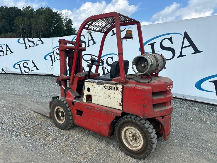 #61426-•-clark-forklift-image-3
