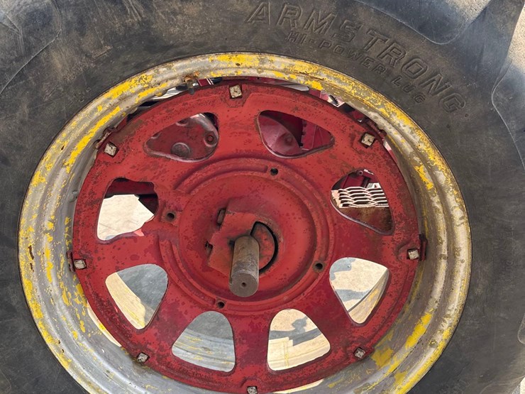 farmall-560-diesel-tractor-image-26
