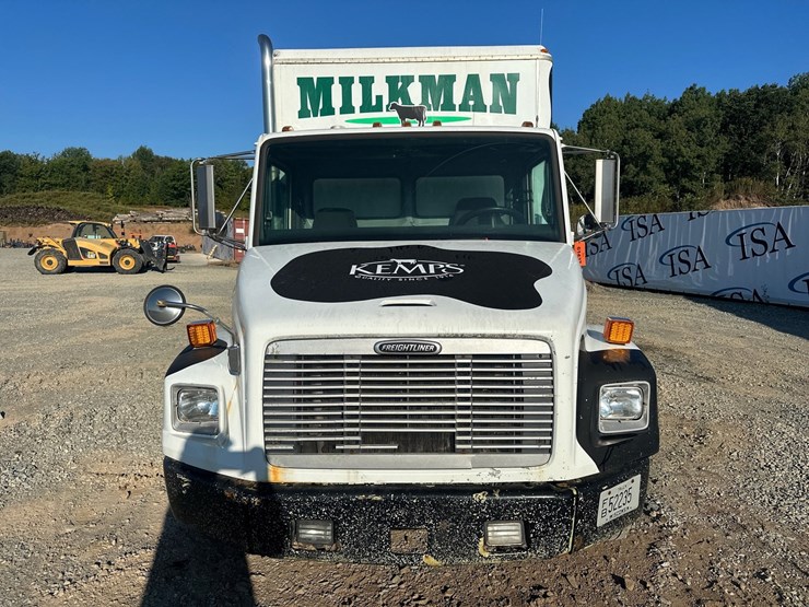 2000-freightliner-fl60-image-8