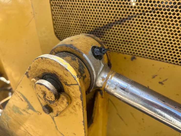 caterpillar-d5c-xl-image-25