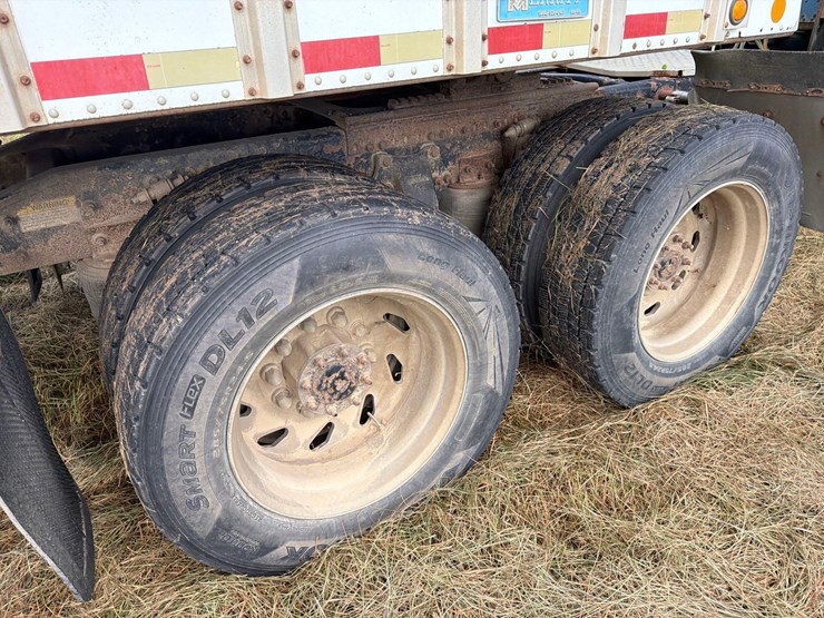 2000-freightliner-fld120-image-36