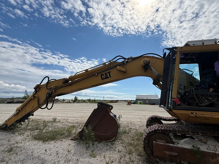 caterpillar-235b-image-7