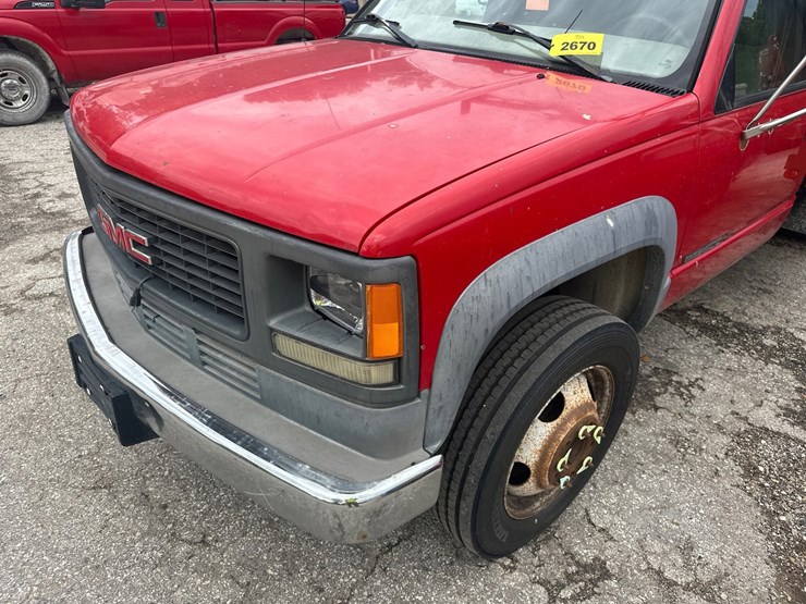 2000-gmc-3500-image-9