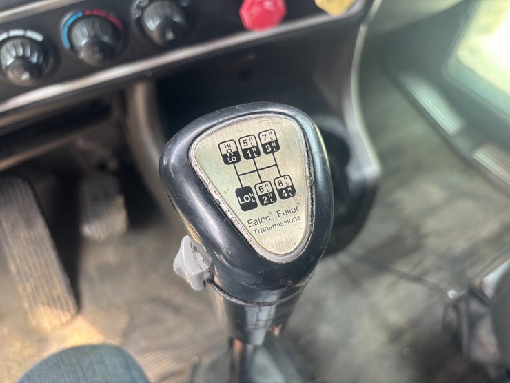2012-kenworth-w900-image-62