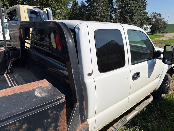 2006-chevrolet-3500-image-26