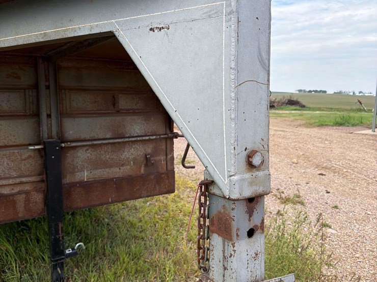 1975-triggs-7ft-x-20ft-gooseneck-livestock-trailer-image-16