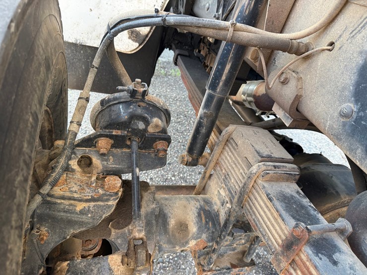 2003-freightliner-fl80-image-23