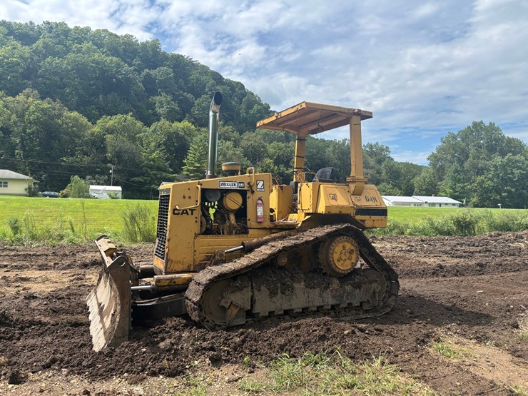 caterpillar-d4h-image-1