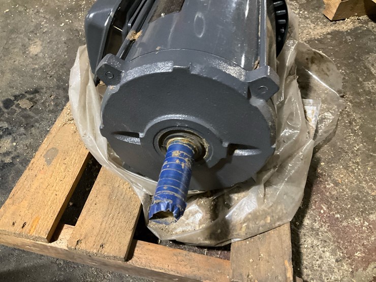 #434-•-dayton-3kx07g-7.5-hp-electric-motor-image-3
