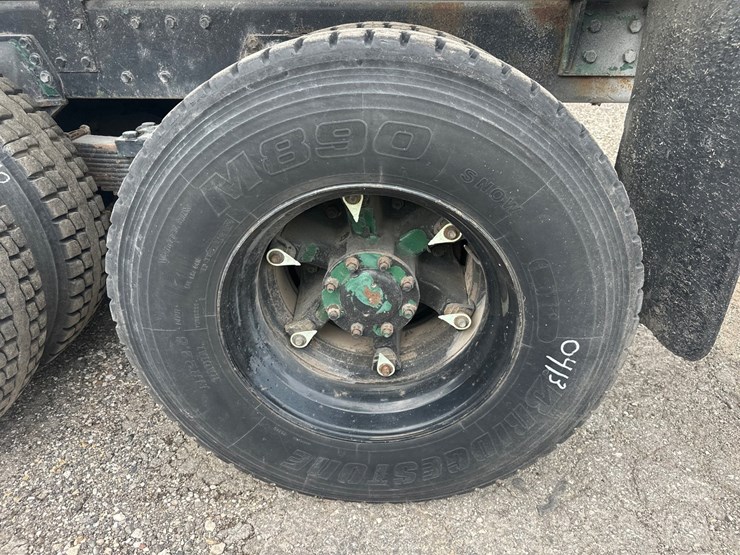1990-peterbilt-320-image-63