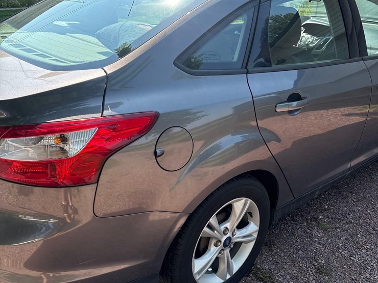 2014-ford-focus-se-car-image-7