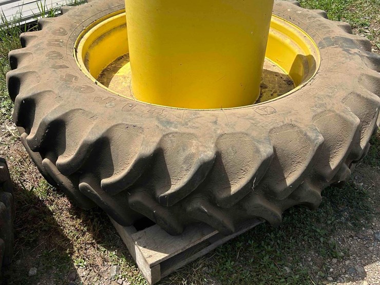 john-deere-8330-image-1