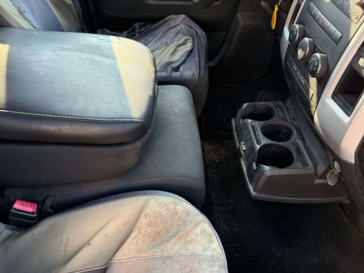2012-dodge-1500-image-16