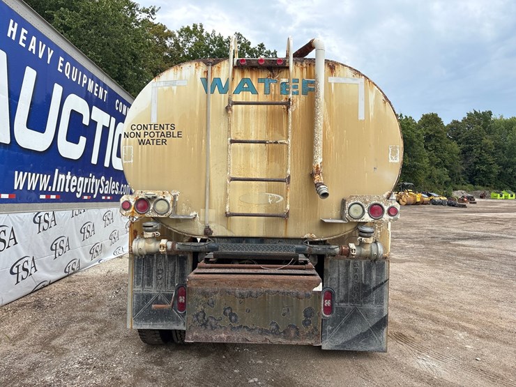 2006-peterbilt-335-image-4