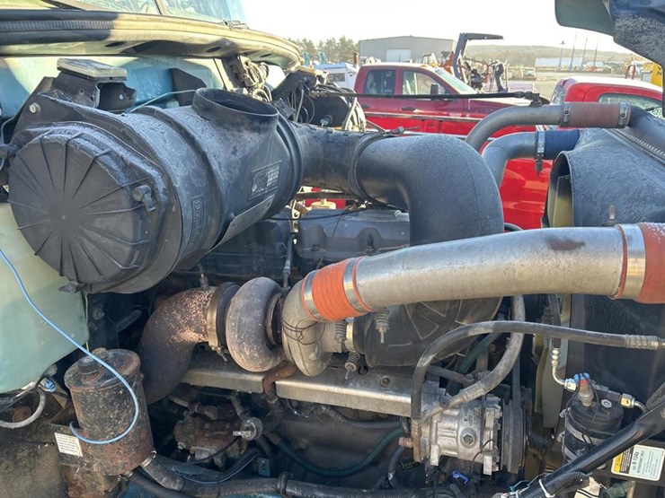2001-mack-ch613-image-70
