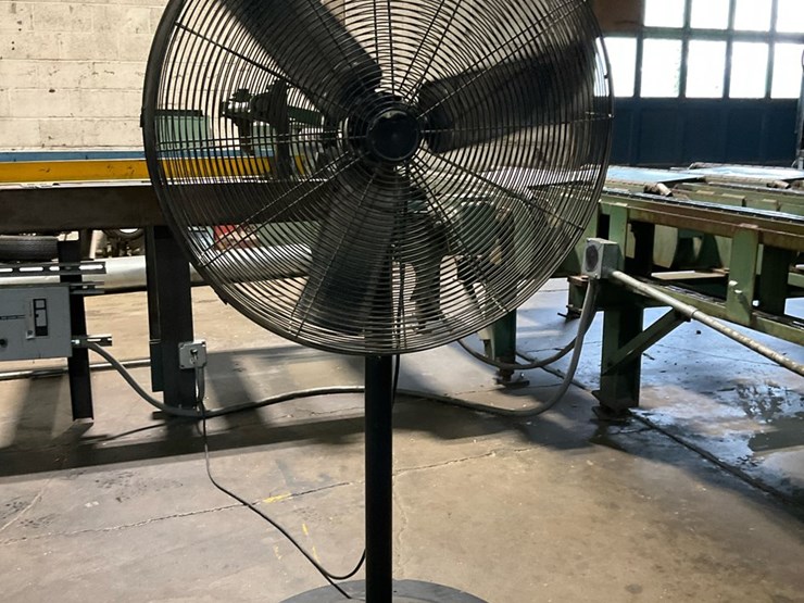 #225-•-central-machinery-47755-30-inch-pedestal-shop-fan-image-1