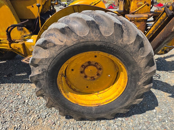 #61410-•-case-w-3-loader-backhoe-image-63