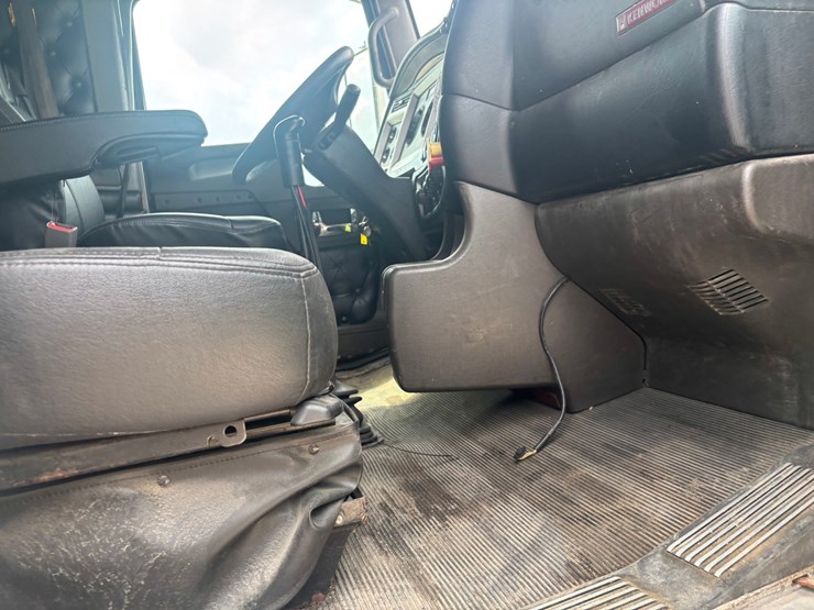 2012-kenworth-w900-image-57